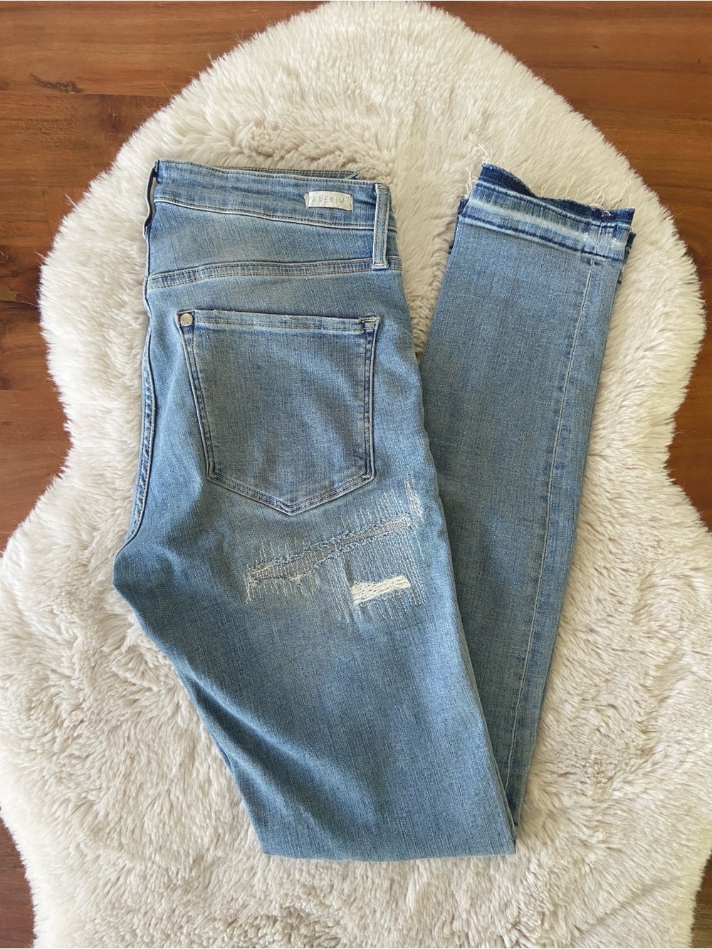 H&M shaping high rise skinny jeans rip & repair distressed stretch jeans size 29